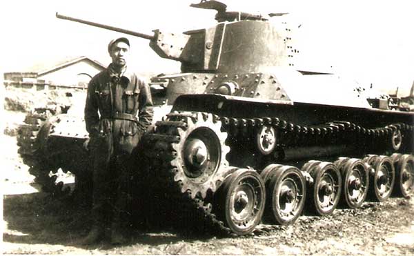 1949年杨志超在坦克部队
